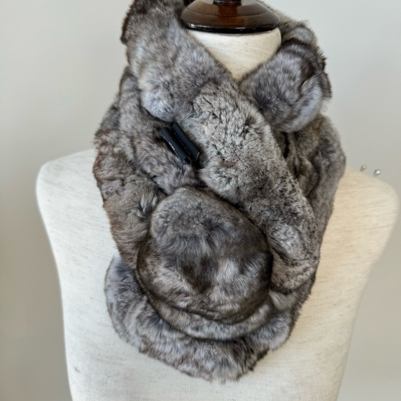 Like new! Surell Genuine Rex Chinchilla Rabbit Fur Neck Scarf - Gray - Picture 6 of 8